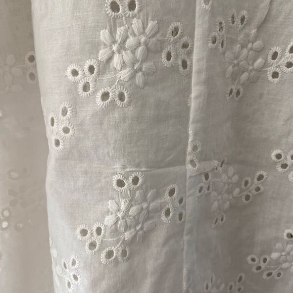 🆕Eyelet puffy short sleeve blouse - Picture 4 of 4